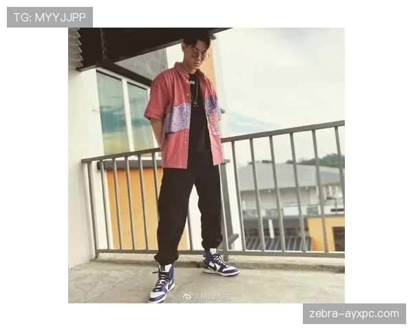 假设李梓嘉像明星晒日常——训练鞋戴名表、宿舍像loft,普通人看着就心累 假设李梓嘉像明星晒日常——训练鞋戴名表、宿舍像loft,普通人看着就心累